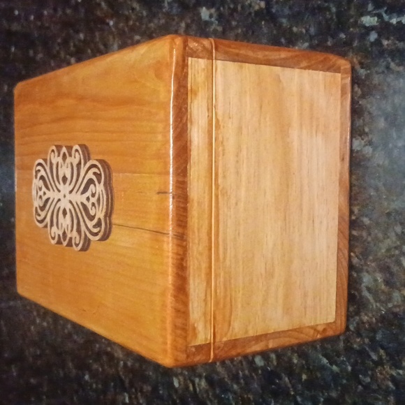 Homemade wooden trinket box - Picture 3 of 7